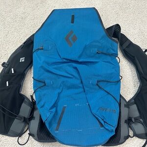 Black Diamond Distance 15 backpack - ultra blue
